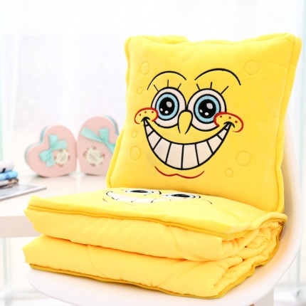 91家纺网 家纺一手货源 找家纺 仟亿莱 卡通毛绒抱枕被 海报呲牙笑