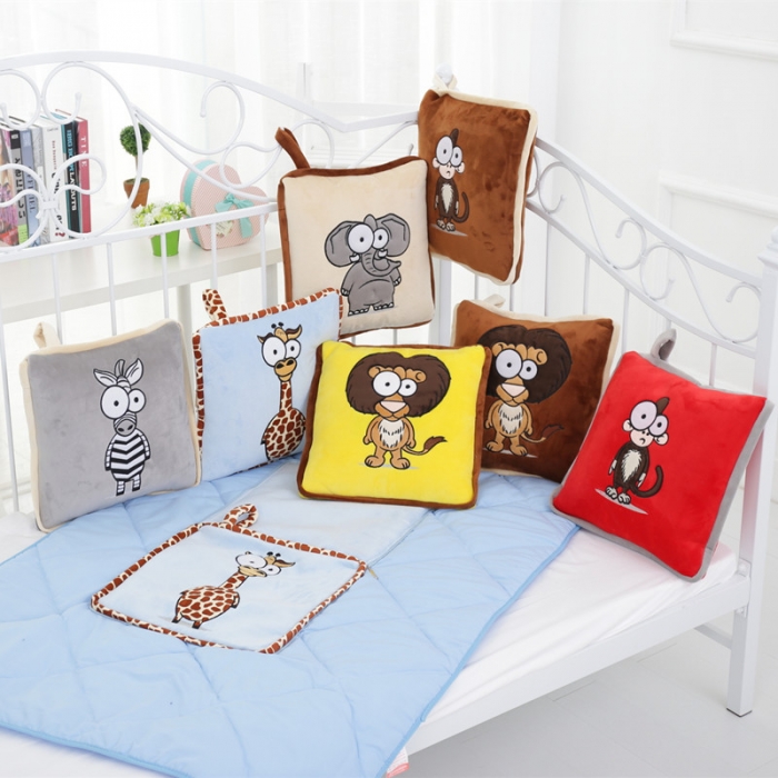 91家纺网 家纺一手货源 找家纺 仟亿莱 大小眼动物抱枕被 黄色狮子