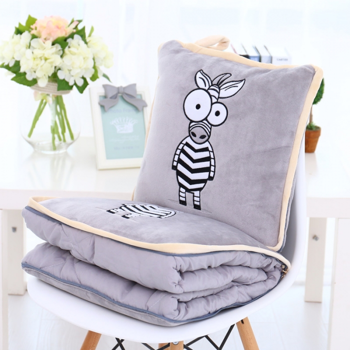 91家纺网 家纺一手货源 找家纺 仟亿莱 大小眼动物抱枕被 灰色斑马