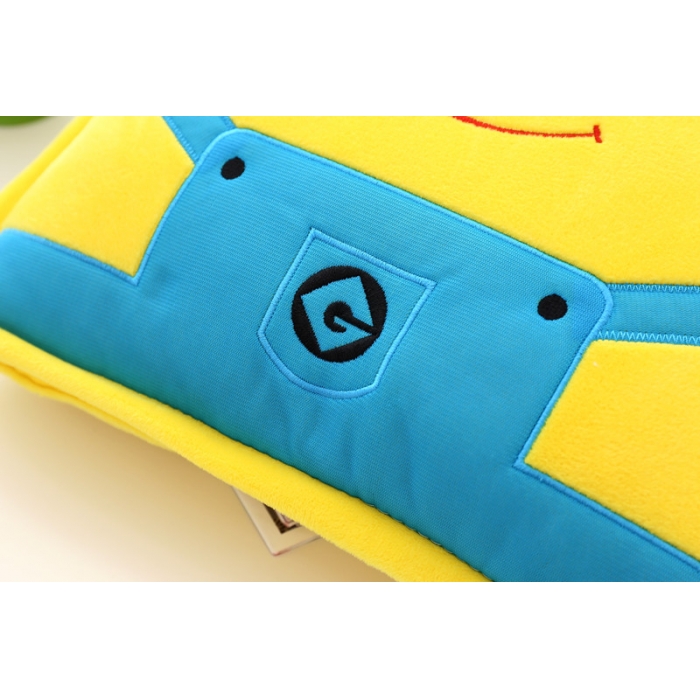 91家纺网 家纺一手货源 找家纺 仟亿莱 卡通毛绒抱枕被 单眼黄小人