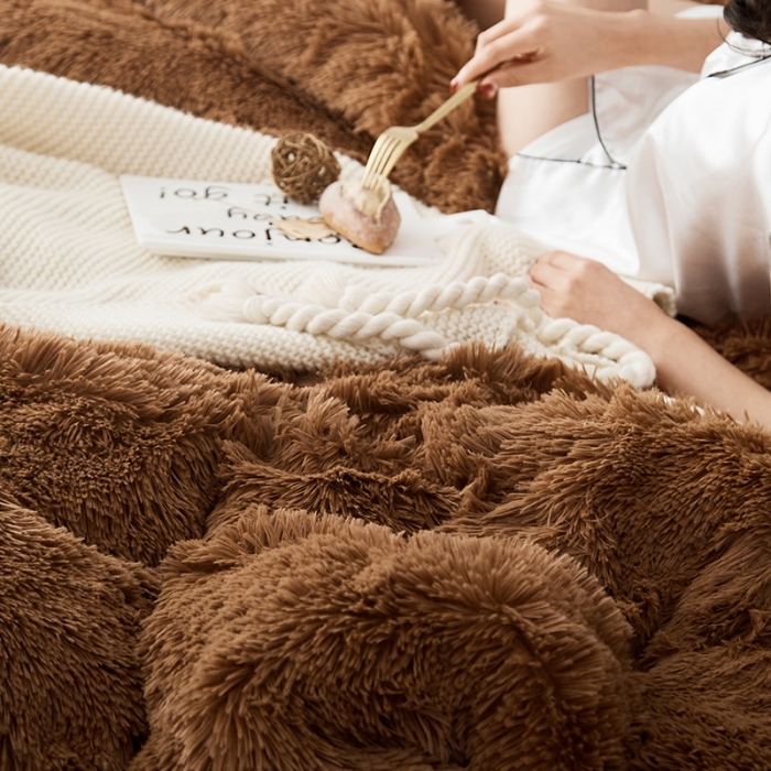 91家纺网 家纺一手货源 找家纺 邦妮家纺 2024新款云貂绒四件套 棕色