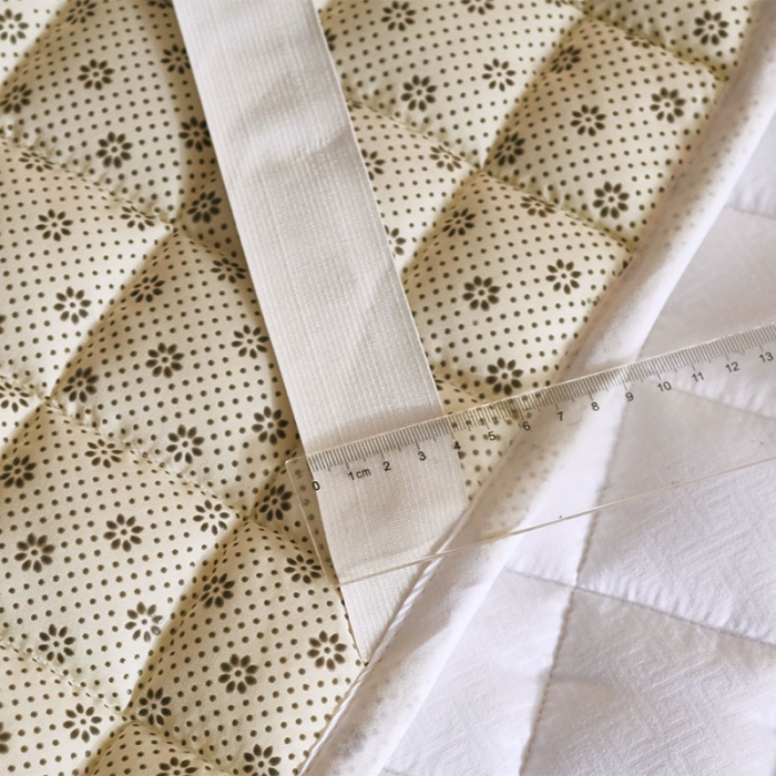 91家纺网 家纺一手货源 找家纺 丽诺床垫床垫 2019纯色压花防滑床褥-白