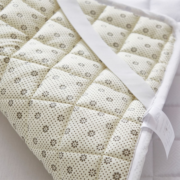 91家纺网 家纺一手货源 找家纺 丽诺床垫床垫 2019纯色压花防滑床褥-白