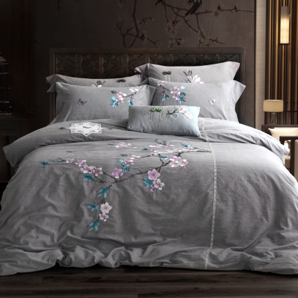 91家纺网 家纺一手货源 找家纺 桂雅居全棉色织水洗棉新中式绣花四件套 花暖钗情-灰