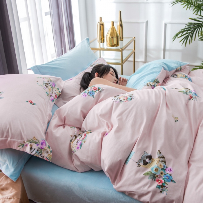 91家纺网 家纺一手货源 找家纺 馨蕊家居 2018秋冬新品印花棉加绒四件套 宠物乐园