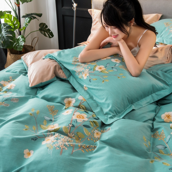 91家纺网 家纺一手货源 找家纺 馨蕊家居 2018秋冬新品印花棉加绒四件套 青春恋歌