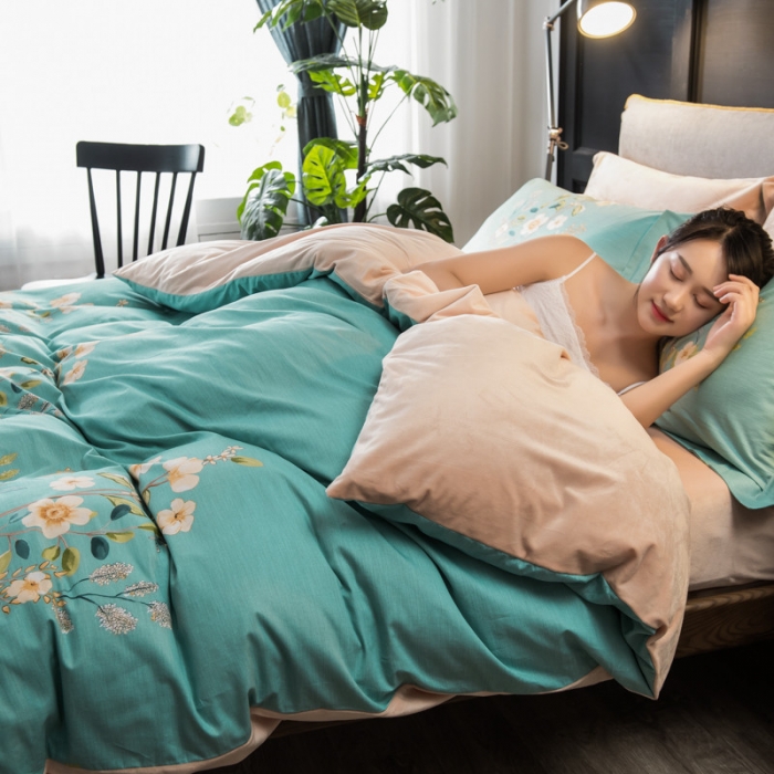 91家纺网 家纺一手货源 找家纺 馨蕊家居 2018秋冬新品印花棉加绒四件套 青春恋歌