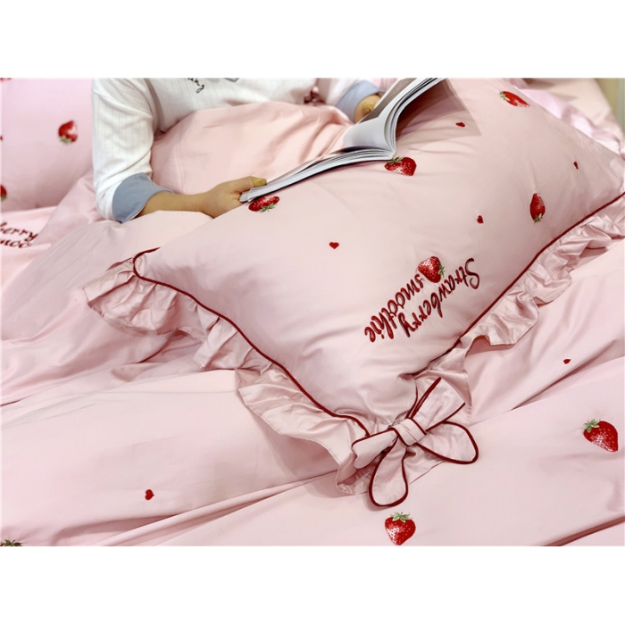 91家纺网 家纺一手货源 找家纺 馨蕊家居 2021新款60长绒棉绣花四件套 粉黛-小红莓