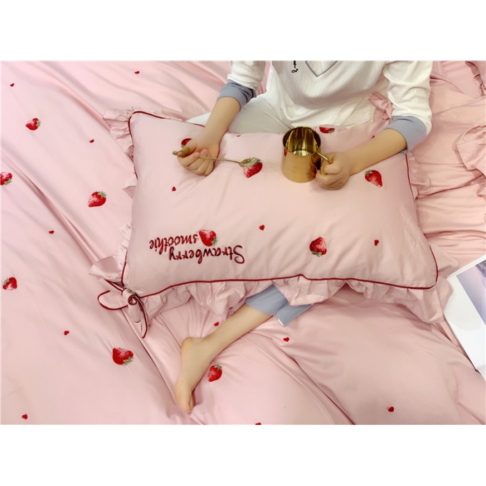 91家纺网 家纺一手货源 找家纺 馨蕊家居 2021新款60长绒棉绣花四件套 粉黛-小红莓