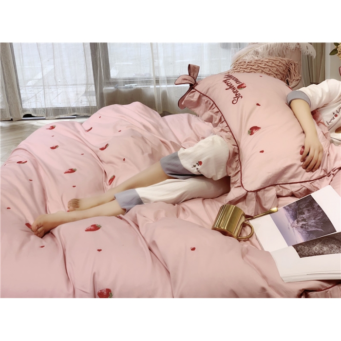 91家纺网 家纺一手货源 找家纺 馨蕊家居 2021新款60长绒棉绣花四件套 粉黛-小红莓