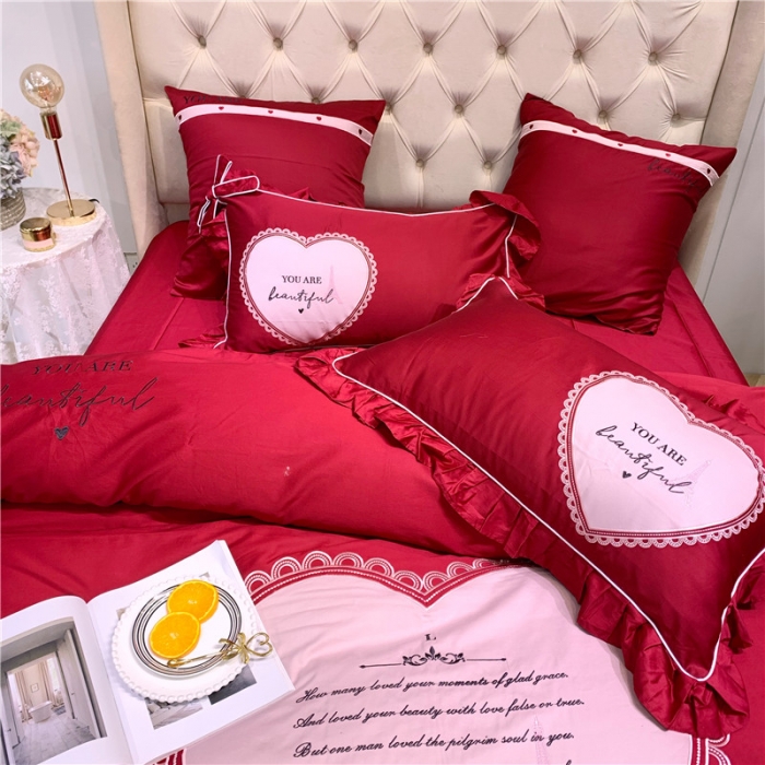 91家纺网 家纺一手货源 找家纺 馨蕊家居 2021新款60长绒棉绣花四件套 一见倾心-温莎红