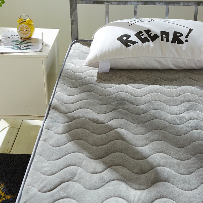 91家纺网 家纺一手货源 找家纺 欣罗兰 2022新款法莱绒床垫6cm 法莱绒灰色