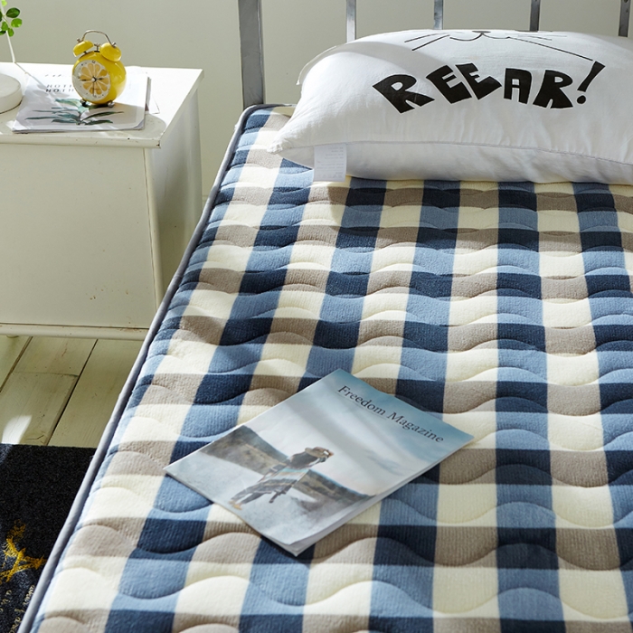 91家纺网 家纺一手货源 找家纺 欣罗兰 2022新款法莱绒床垫6cm 小方格