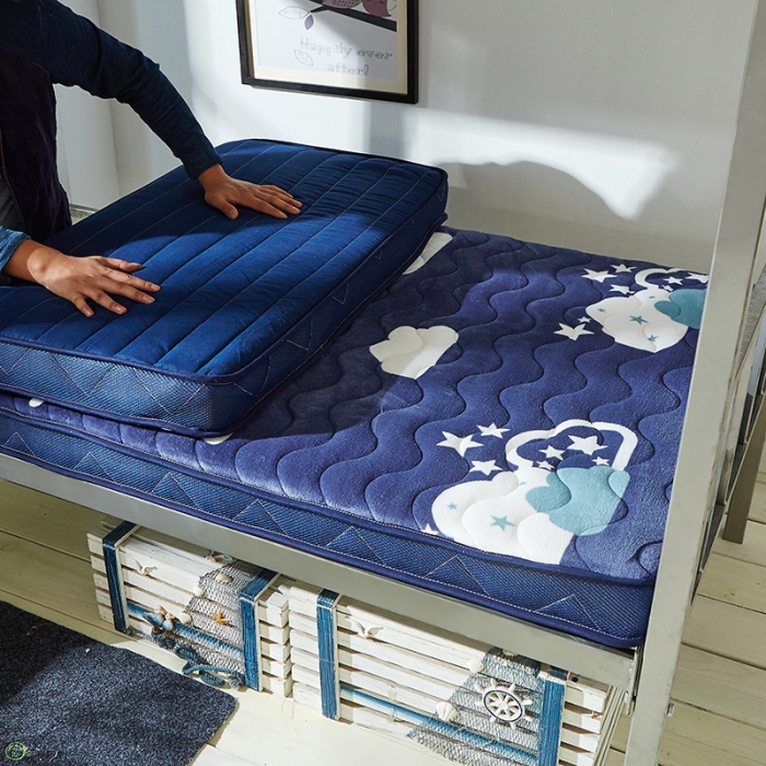 91家纺网 家纺一手货源 找家纺 欣罗兰 2022新款法莱绒床垫6cm 云朵