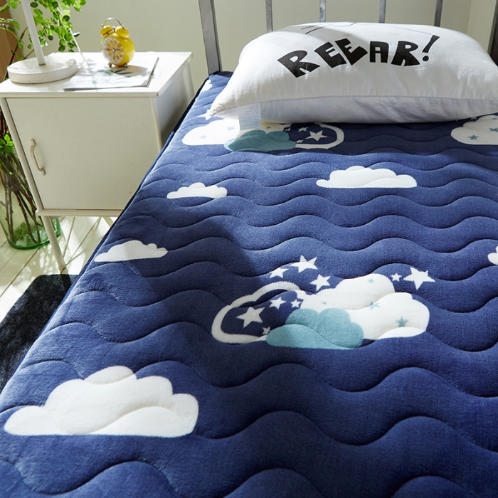 91家纺网 家纺一手货源 找家纺 欣罗兰 2022新款法莱绒床垫6cm 云朵