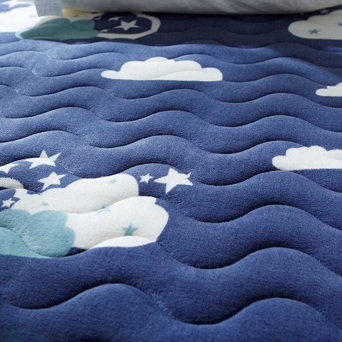 91家纺网 家纺一手货源 找家纺 欣罗兰 2022新款法莱绒床垫6cm 云朵