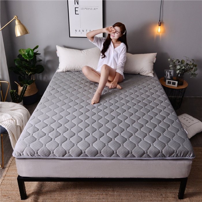 91家纺网 家纺一手货源 找家纺 欣罗兰 2022新款单边大床针织床垫 卡其灰