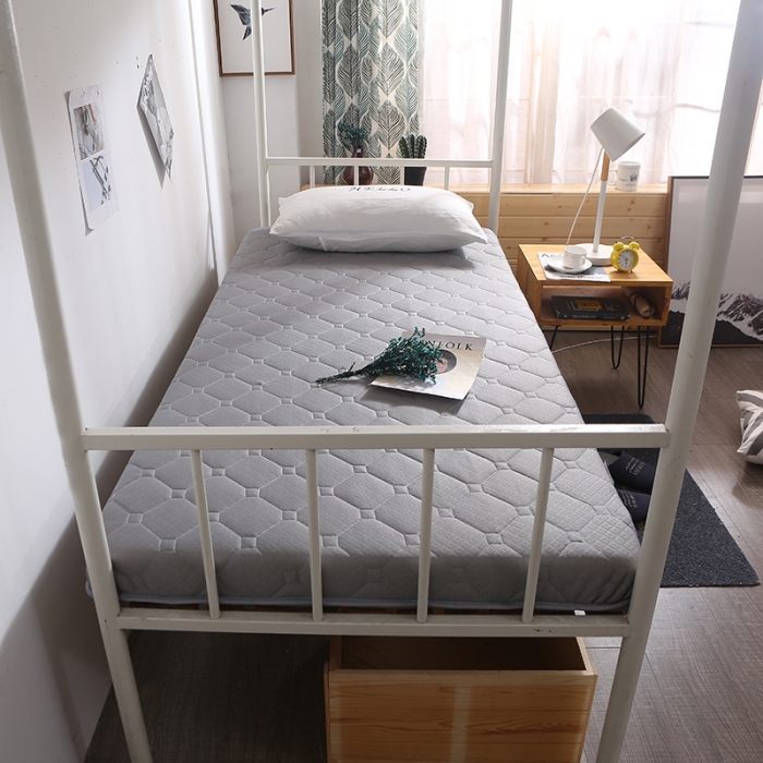 91家纺网 家纺一手货源 找家纺 欣罗兰 2022新款单边学生针织床垫 卡其灰