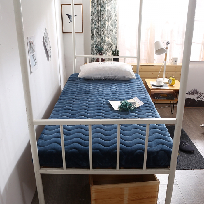 91家纺网 家纺一手货源 找家纺 欣罗兰 2022新款单边学生法莱绒床垫 经典蓝