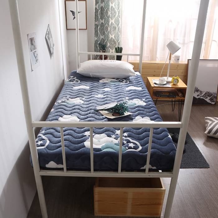 91家纺网 家纺一手货源 找家纺 欣罗兰 2022新款单边学生法莱绒床垫 云朵