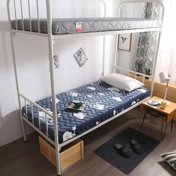 91家纺网 家纺一手货源 找家纺 欣罗兰 2022新款单边学生法莱绒床垫 云朵