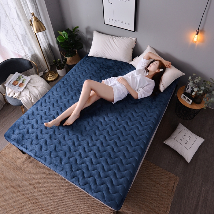 91家纺网 家纺一手货源 找家纺 欣罗兰 2022新款单边大床法莱绒床垫 经典蓝