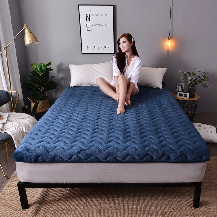 91家纺网 家纺一手货源 找家纺 欣罗兰 2022新款单边大床法莱绒床垫 经典蓝