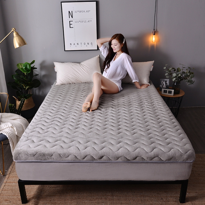 91家纺网 家纺一手货源 找家纺 欣罗兰 2022新款单边大床法莱绒床垫 卡其灰