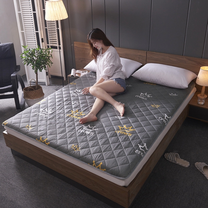 91家纺网 家纺一手货源 找家纺 欣罗兰垫业 2022新款单边磨毛大床垫 皇冠（厚度6cm）