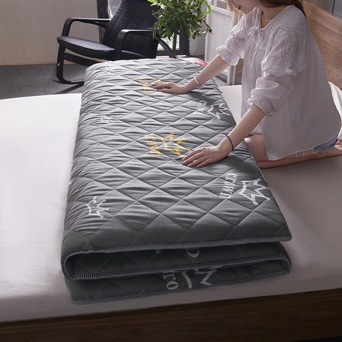 91家纺网 家纺一手货源 找家纺 欣罗兰垫业 2022新款单边磨毛大床垫 皇冠（厚度6cm）