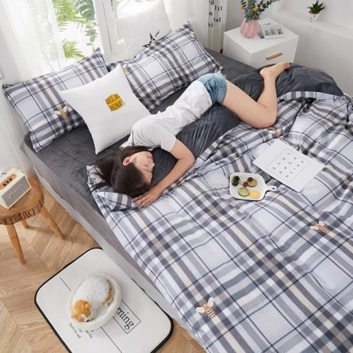 91家纺网 家纺一手货源 找家纺 一米阳光 2019新款A棉B纯色绒四件套 灰格