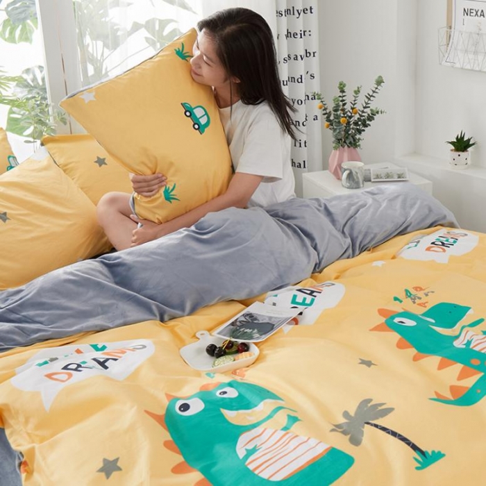 91家纺网 家纺一手货源 找家纺 一米阳光 2019新款A棉B纯色绒四件套 小恐龙