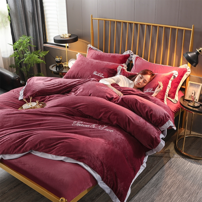 91家纺网 家纺一手货源 找家纺 意尚风情 2019新款加厚水晶绒绣花工艺款四件套维纳斯-酱红