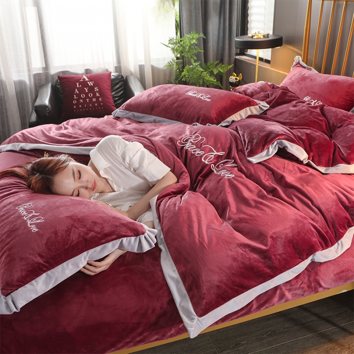 91家纺网 家纺一手货源 找家纺 意尚风情 2019新款加厚水晶绒绣花工艺款四件套维纳斯-酱红