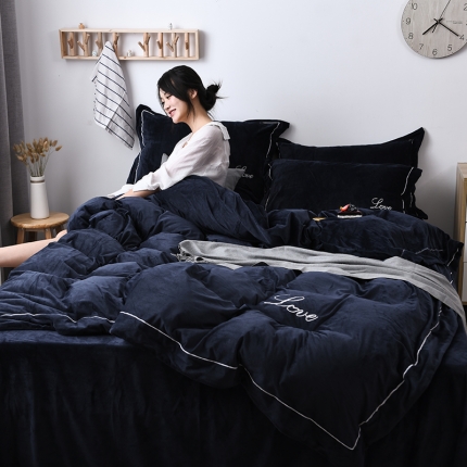 91家纺网 家纺一手货源 找家纺 意尚风情 2019新款加厚水晶绒绣花工艺款四件套love深蓝