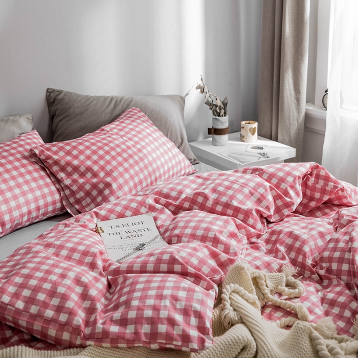 91家纺网 家纺一手货源 找家纺 艾沁家纺 北欧简约格子条纹系列全棉四件套床单款粉白格