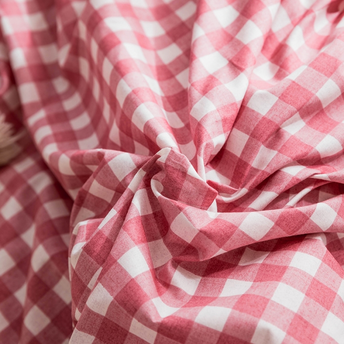 91家纺网 家纺一手货源 找家纺 艾沁家纺 北欧简约格子条纹系列全棉四件套床单款粉白格