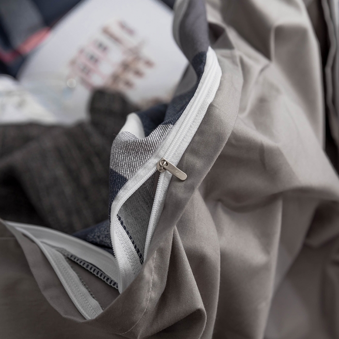 91家纺网 家纺一手货源 找家纺 艾沁家纺 北欧简约格子条纹系列全棉四件套床单款爵士