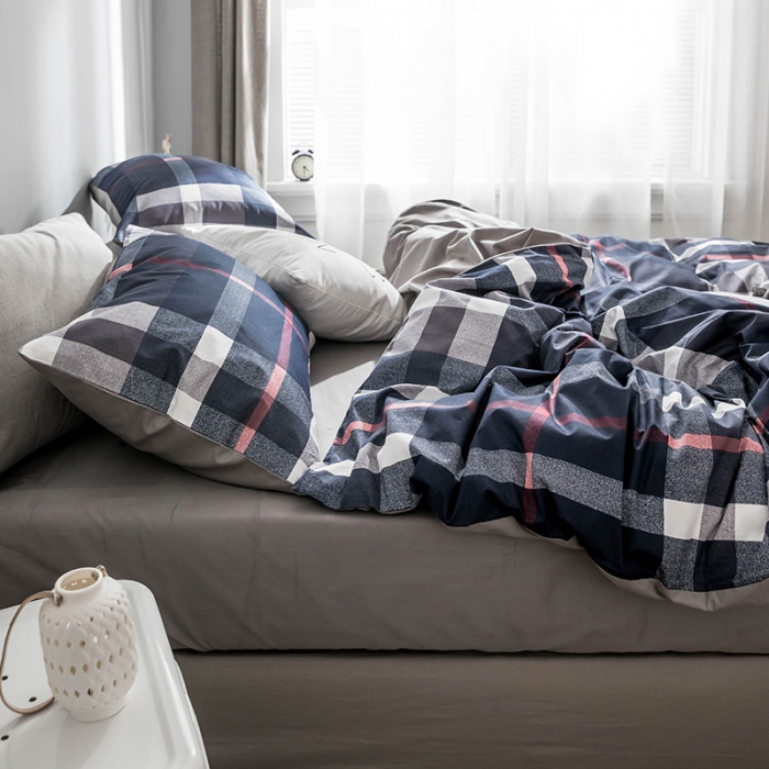 91家纺网 家纺一手货源 找家纺 艾沁家纺 北欧简约格子条纹系列全棉四件套床单款爵士