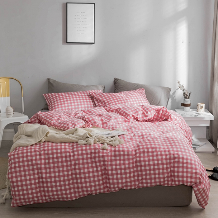 91家纺网 家纺一手货源 找家纺 艾沁家纺 北欧简约格子条纹系列全棉四件套床单款粉白格