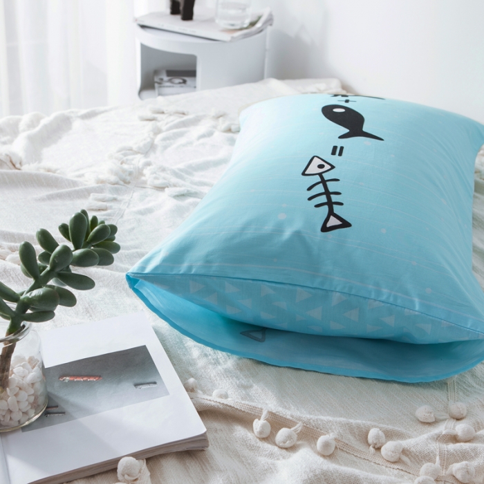 91家纺网 家纺一手货源 找家纺 涵宸家纺 新款单品大版全棉枕套48*74一对 猫吃鱼