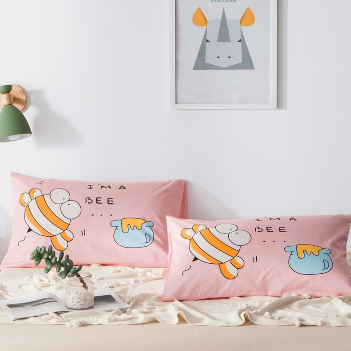 91家纺网 家纺一手货源 找家纺 涵宸家纺 新款单品大版全棉枕套48*74一对 蜜蜂