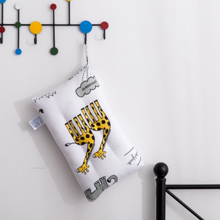 91家纺网 家纺一手货源 找家纺 （总）十九色家纺 2022热卖ins风儿童枕芯30*50cm