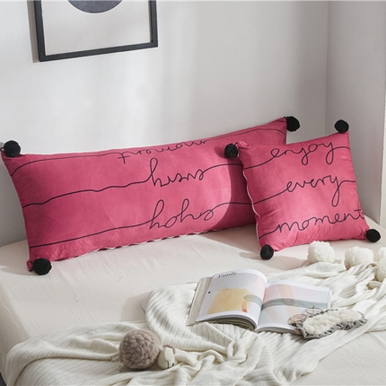 91家纺网 家纺一手货源 找家纺 希诺ins毛球款双面数码印花水晶绒床头大靠垫可拆洗 烈焰字母