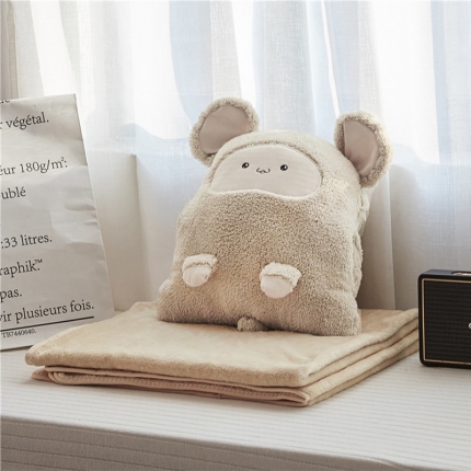 91家纺网 家纺一手货源 找家纺 希诺家居 卡卡鼠抱枕毯暖手捂三合一 咖色