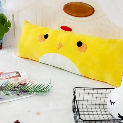 91家纺网 家纺一手货源 找家纺 希诺家居 	贴布绣卡通长条大靠垫 长条小鸡仔