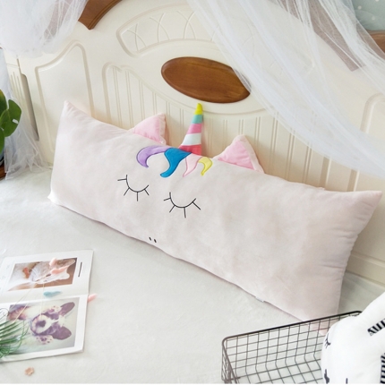 91家纺网 家纺一手货源 找家纺 希诺家居 	贴布绣卡通长条大靠垫 长条梦幻兽