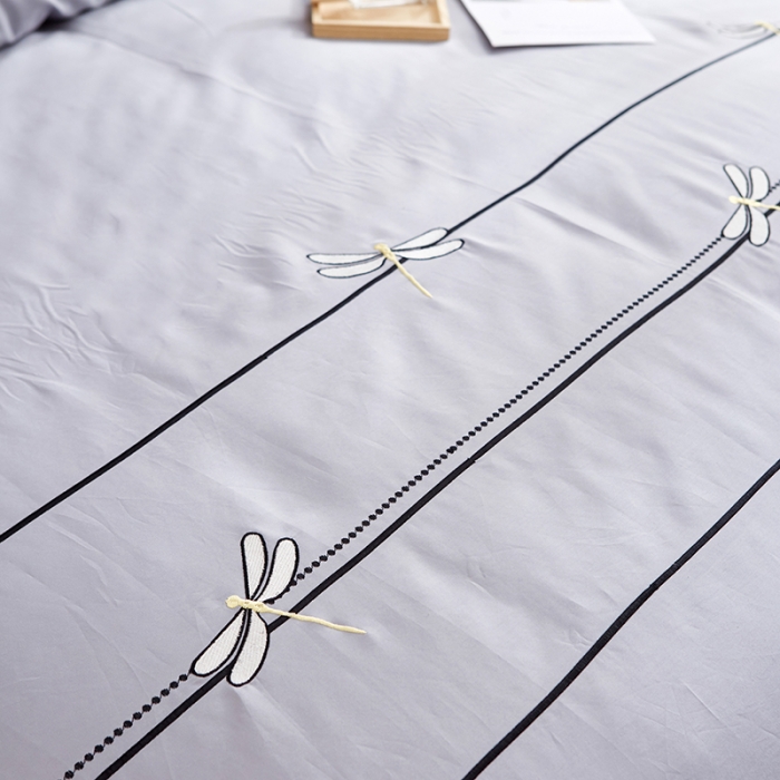 91家纺网 家纺一手货源 找家纺 久典家纺 2018新款60S长绒棉绣花四件套 蜻蜓绣-淡灰