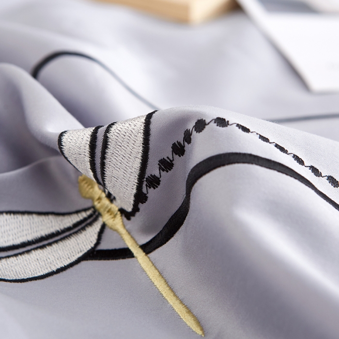 91家纺网 家纺一手货源 找家纺 久典家纺 2018新款60S长绒棉绣花四件套 蜻蜓绣-淡灰