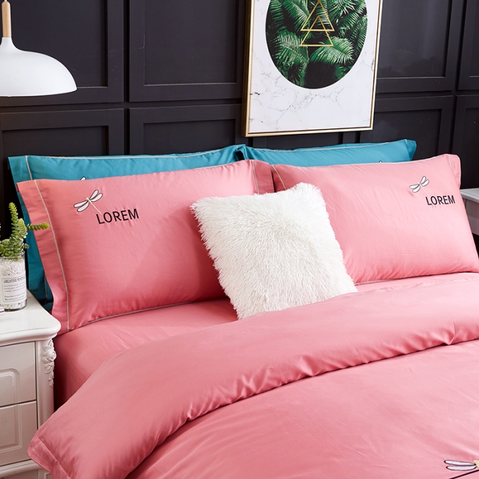 91家纺网 家纺一手货源 找家纺 久典家纺 2018新款60S长绒棉绣花四件套 蜻蜓绣-玫红